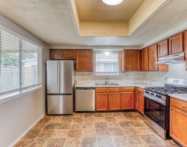 6918 Skyline Park Drive - Photo Thumbnail 8