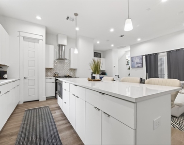 523 Schweikhardt Street - Photo Thumbnail 6