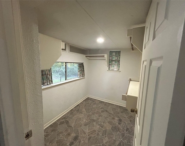 2561 Pioneer Ln Lane - Photo Thumbnail 8