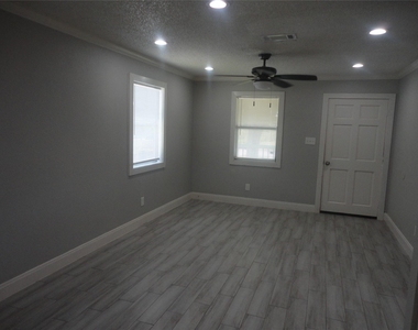 6820 Mississippi Road - Photo Thumbnail 8