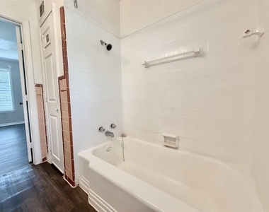 218 W 15th Street - Photo Thumbnail 12