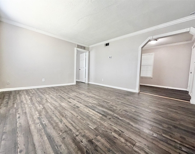 218 W 15th Street - Photo Thumbnail 10