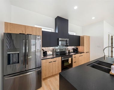 3008 Delano Street - Photo Thumbnail 23