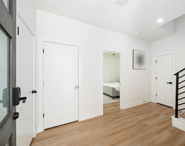 3008 Delano Street - Photo Thumbnail 13