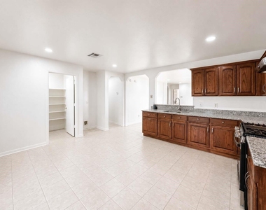 3209 Wheatmeadow Court - Photo Thumbnail 9