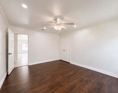 3209 Wheatmeadow Court - Photo Thumbnail 7