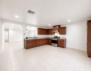 3209 Wheatmeadow Court - Photo Thumbnail 8