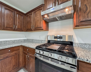 3209 Wheatmeadow Court - Photo Thumbnail 11