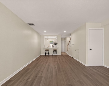 5056 Glenmont Drive - Photo Thumbnail 7