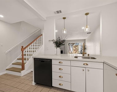 5056 Glenmont Drive - Photo Thumbnail 12