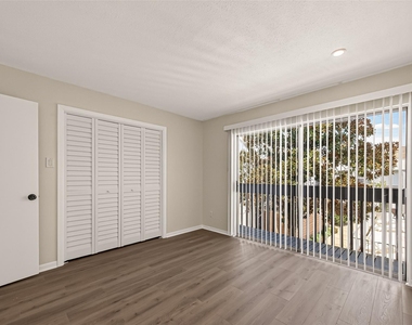 5056 Glenmont Drive - Photo Thumbnail 20