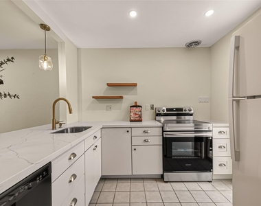 5056 Glenmont Drive - Photo Thumbnail 10