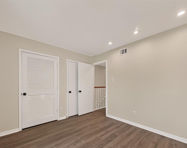 5056 Glenmont Drive - Photo Thumbnail 17