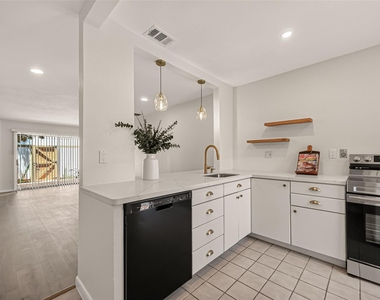 5056 Glenmont Drive - Photo Thumbnail 9