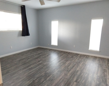 12927 Westmere Drive - Photo Thumbnail 14