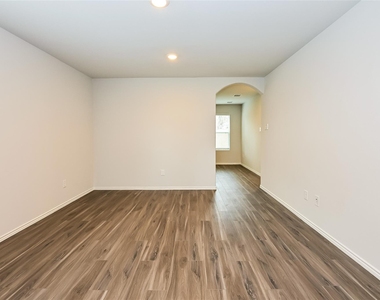1225 Narrow Heights Drive - Photo Thumbnail 5