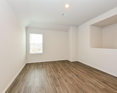 1225 Narrow Heights Drive - Photo Thumbnail 3