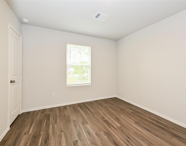 1225 Narrow Heights Drive - Photo Thumbnail 8