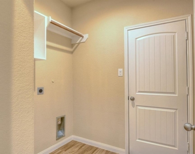 3226 Buttercup Drive - Photo Thumbnail 8