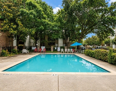 10053 Westpark Drive - Photo Thumbnail 13