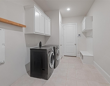 622 Platinum Stone Lane - Photo Thumbnail 32