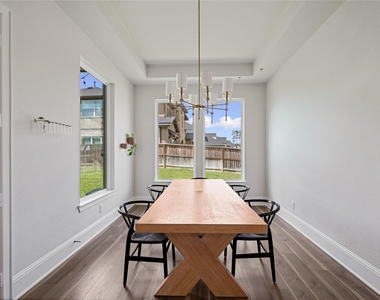 622 Platinum Stone Lane - Photo Thumbnail 13