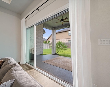 622 Platinum Stone Lane - Photo Thumbnail 10