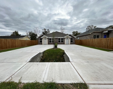 5706 Howell Street - Photo Thumbnail 2