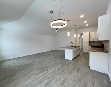 5706 Howell Street - Photo Thumbnail 10
