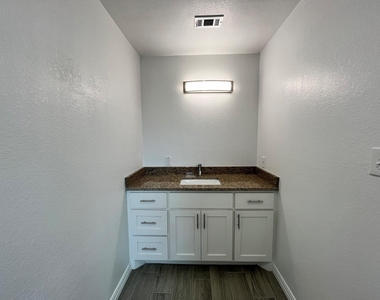5706 Howell Street - Photo Thumbnail 22
