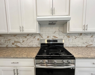 5706 Howell Street - Photo Thumbnail 13