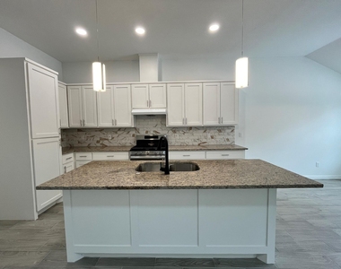 5706 Howell Street - Photo Thumbnail 11