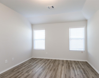 17367 Cuthbert Street - Photo Thumbnail 5