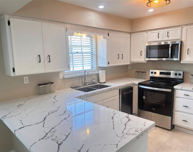10902 Bob White Drive - Photo Thumbnail 3