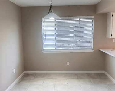 10902 Bob White Drive - Photo Thumbnail 6