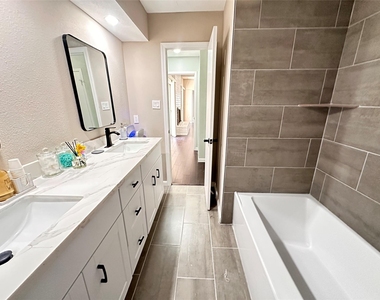10902 Bob White Drive - Photo Thumbnail 21