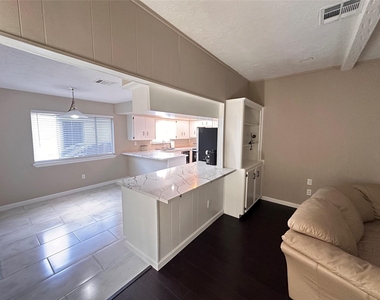 10902 Bob White Drive - Photo Thumbnail 9