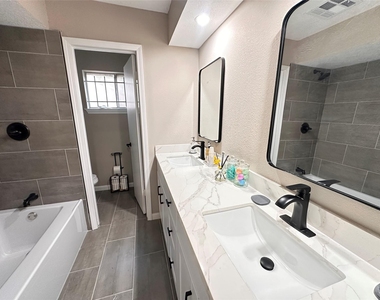10902 Bob White Drive - Photo Thumbnail 22
