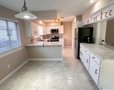 10902 Bob White Drive - Photo Thumbnail 5