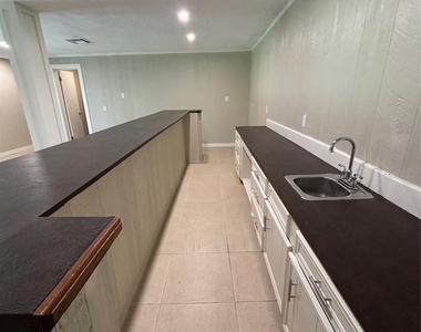 8049 Forest Hills Drive - Photo Thumbnail 21