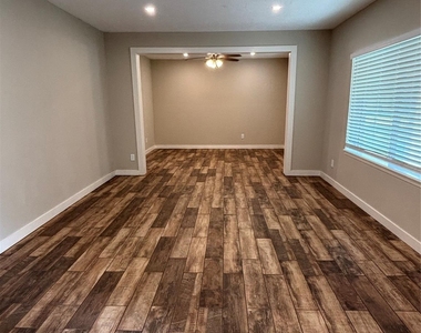 8049 Forest Hills Drive - Photo Thumbnail 11