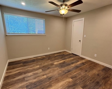 8049 Forest Hills Drive - Photo Thumbnail 31