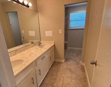 8049 Forest Hills Drive - Photo Thumbnail 26