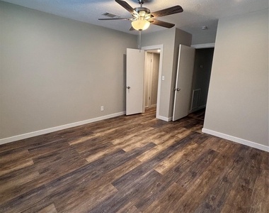 8049 Forest Hills Drive - Photo Thumbnail 32