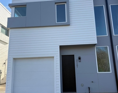2000 Riverside Farms Road - Photo Thumbnail 10