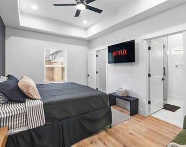 8007 Cora Street - Photo Thumbnail 2