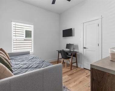 8007 Cora Street - Photo Thumbnail 8