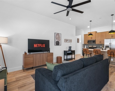 8007 Cora Street - Photo Thumbnail 15