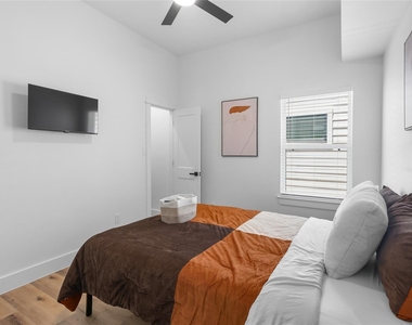 8007 Cora Street - Photo Thumbnail 13