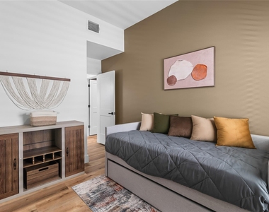 8007 Cora Street - Photo Thumbnail 9